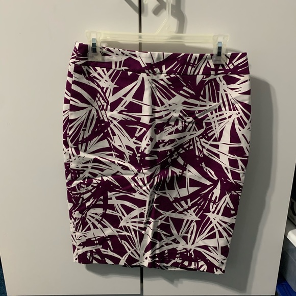 NWOT! LOFT White & Magenta/Purple Pencil Skirt - Picture 9 of 9